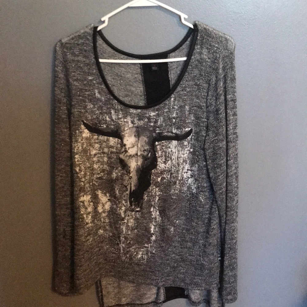 Rock & Republic long sleeve top size medium gray black bull design